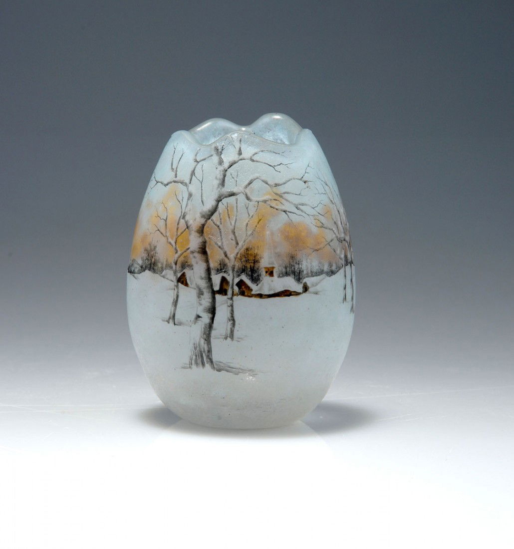 Vase 'Paysage d'hiver', um 1910: Daum Freres, Nancy. 'Paysage d'hiver' vase, circa 1910. H. 8.3 cm. Cased glass, clear, milky white opalescent, yellow and orange powder inclusions. Enamel and Grisaille paint. Dutch landscape with vil