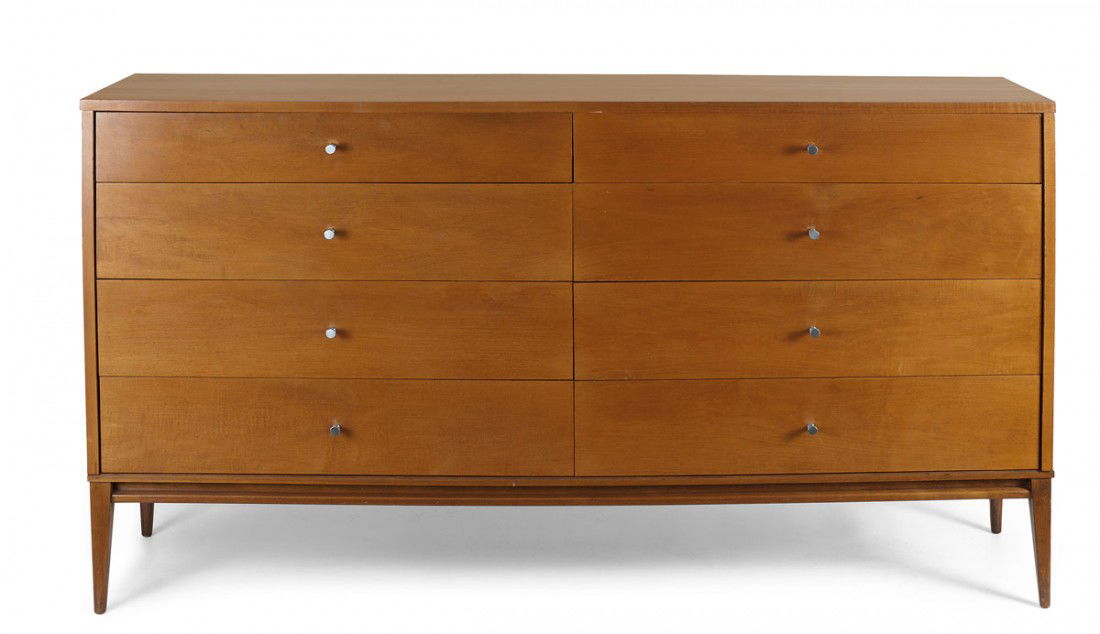 Sideboard aus der 'Planner Group': Paul McCobb. Sideboard from the 'Planner Group', designed c1958. H. 84.5 x 152.5 x 49.5 cm. Made by Winchendon Furniture Co., Mass. Wood construction with beechwood and nutwood veneer, matt-chromed al