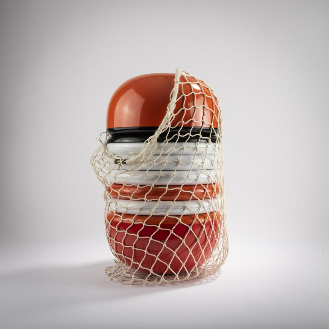 Helen von Boch; Federigo Fabbrini , 'La Bomba' picnic crockery, 1972: Helen von Boch; Federigo Fabbrini , 'La Bomba' picnic crockery, 1972, 23 pieces of crockery. Crockery set: 2 bowls: H. 12 cm, Ã˜ 25.5 cm; carafe: h. 14 cm; 3 cups: h. 8 cm; 5 plates: Ã˜ 18 cm; 5 d