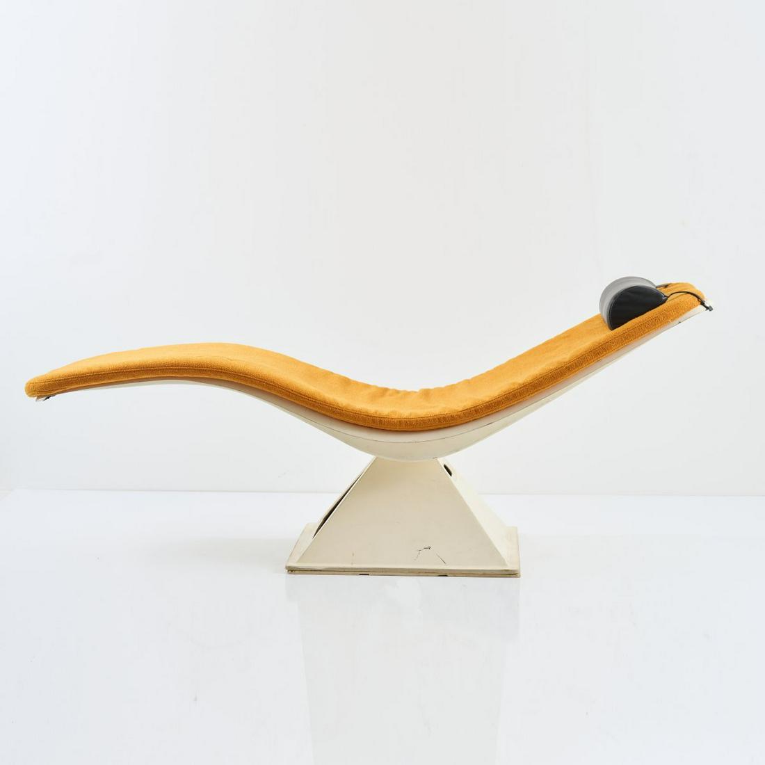 Charles Zublena, Lounge chair, c. 1970: Charles Zublena, Lounge chair, c. 1970, H. 75 x 59 x 185 cm. Made by Plastique de Bourgogne (attr.). Fiberglass reinforced plastic, white, textile cover, orange, leather, black. , Cf. Homo (ed.), La C