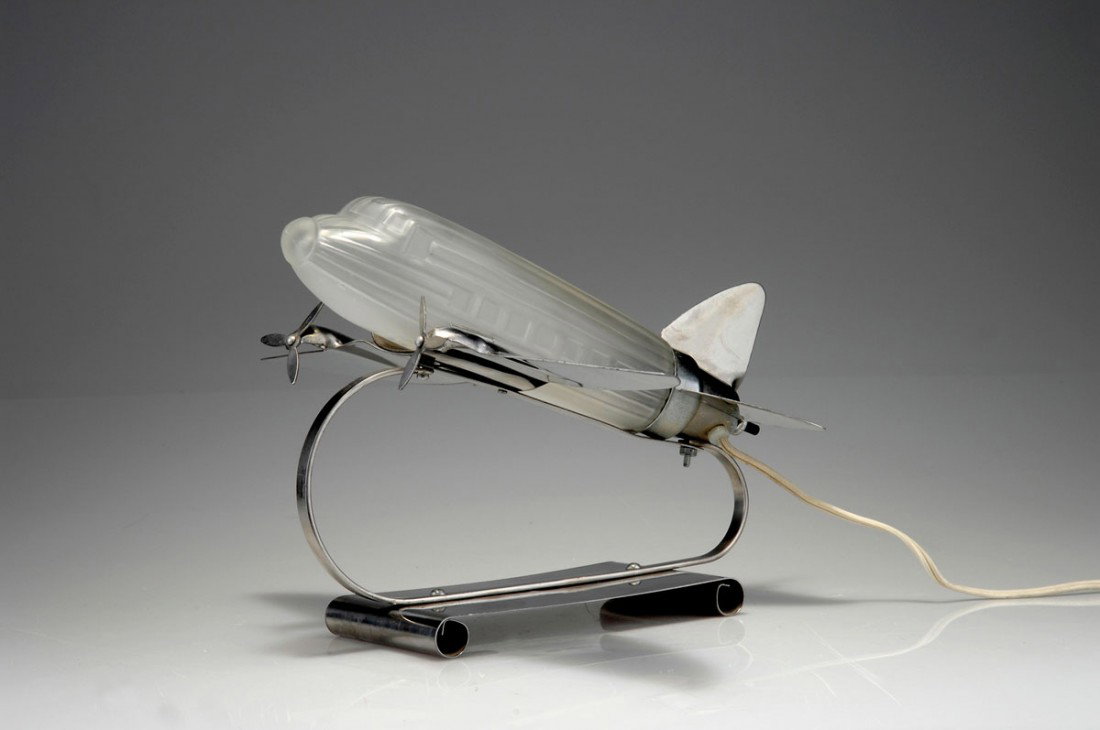 31: Tischleuchte 'Flugzeug'