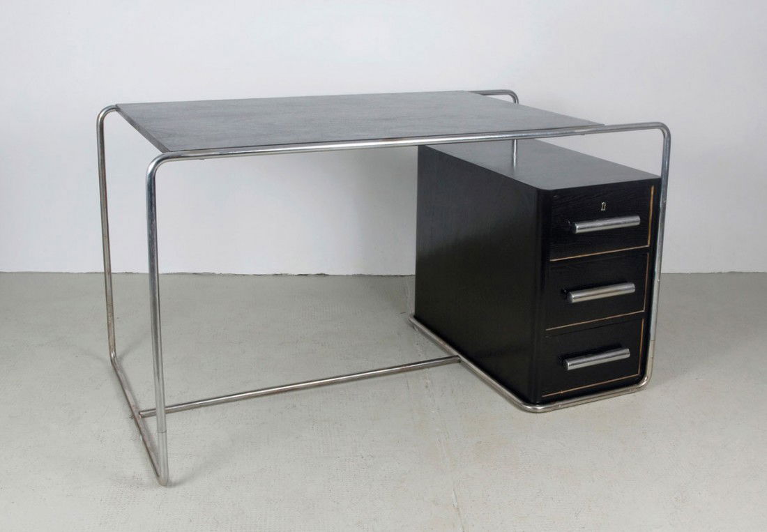 Schreibtisch 'B 282': Bruno Weill (Bewe). 'B 282' writing desk, designed in 1932. H. 78 x 137.5 x 75 cm. Made by Thonet, Paris. Beechwood, painted black, chrome-plated tubular steel. Marked: Maker's badge.