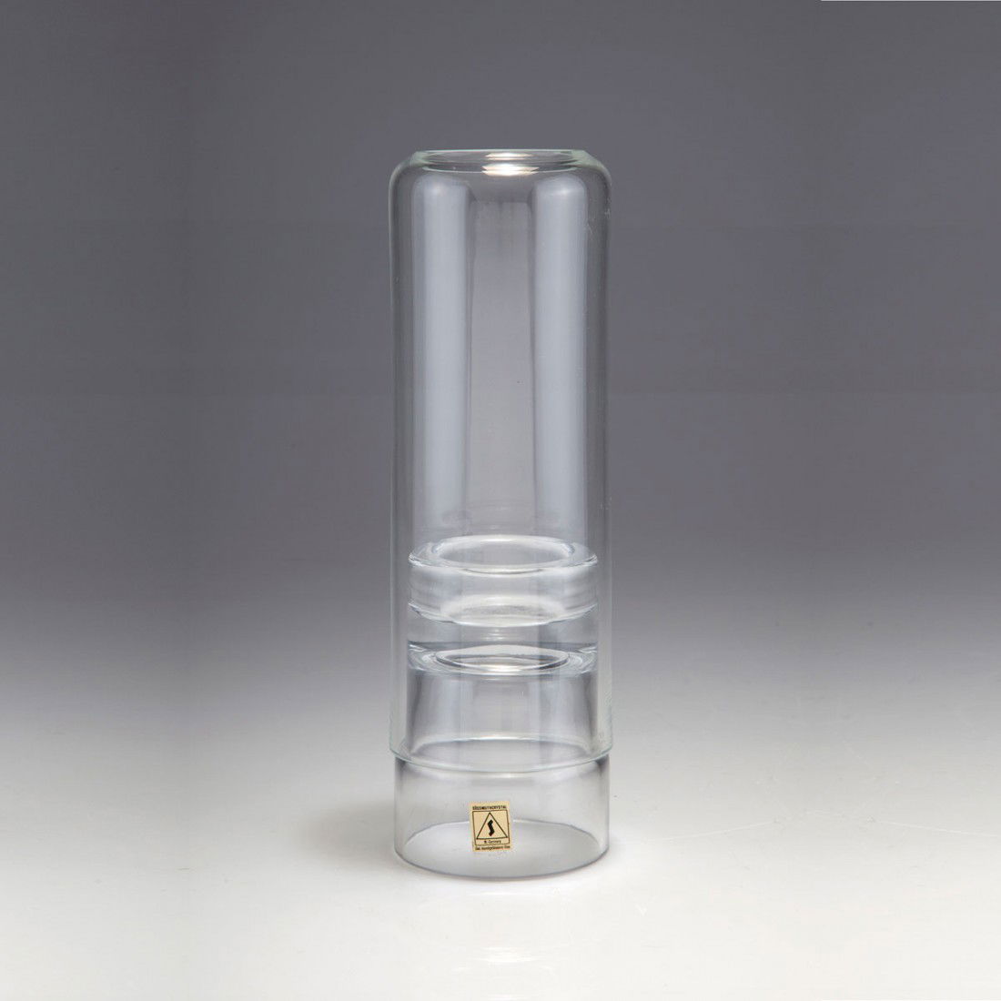 Windlicht 'Form WL': Egon Eiermann. 'Form WL' lantern, designed in 1957. H.22.5 cm. Made by Richard Suessmuth, Immenhausen. Clear, mouth-blown glass. Marked: Maker's label.