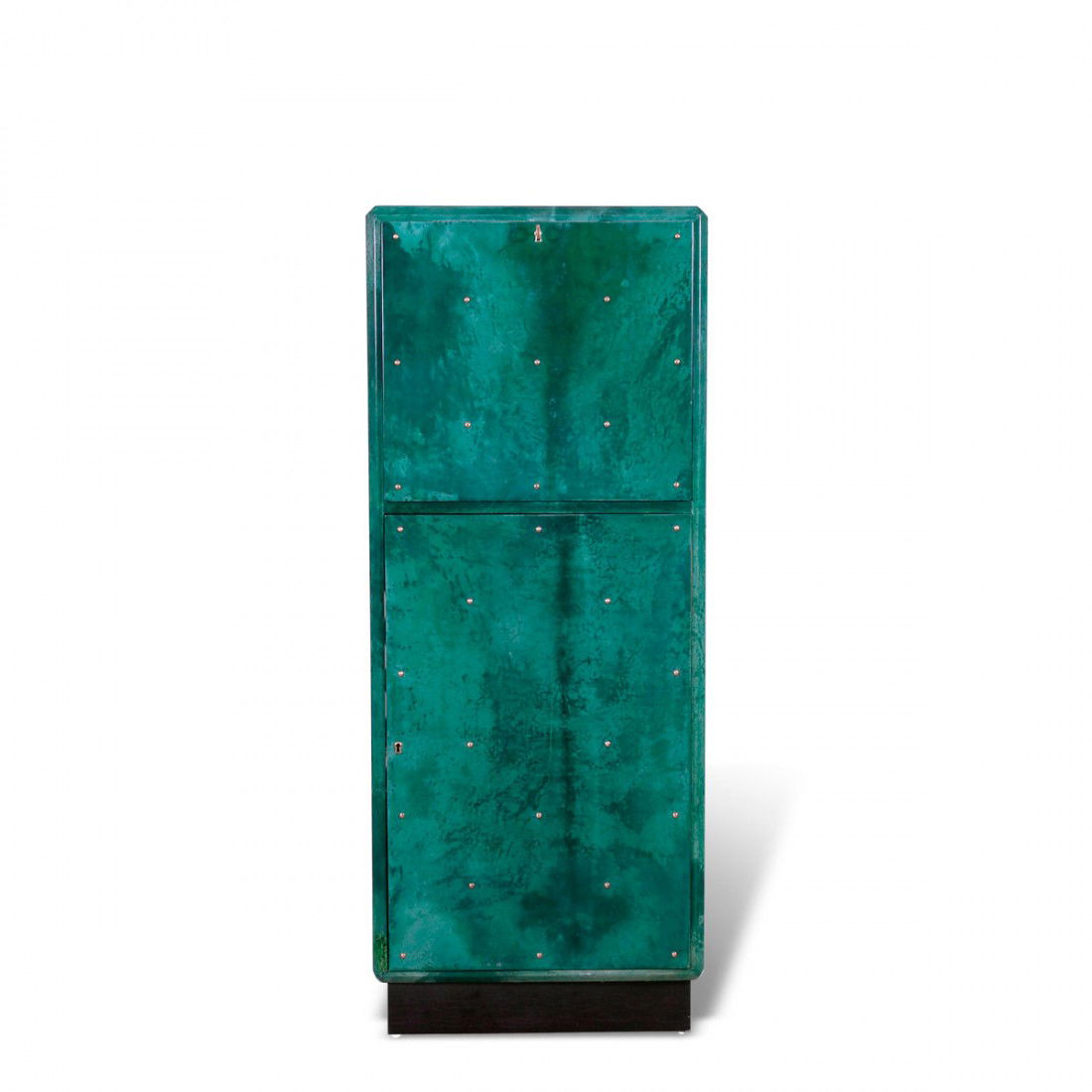 Barschrank: Aldo Tura. Bar cabinet, designed c1960. H. 138.5 x 57 x 52.5 cm. Made by Tura, Milan. Wooden construction, covered with green kid leather, brass, plate glass.