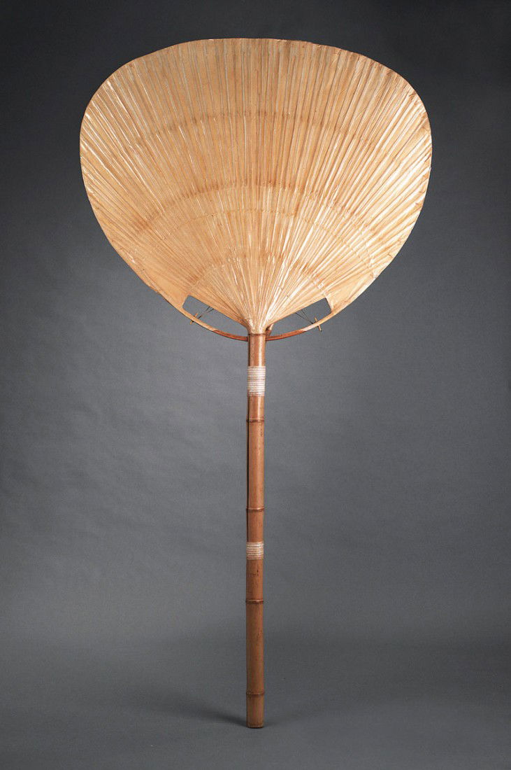 Stehlampe 'Uchiwa I': Ingo Maurer. 'Uchiwa I' floor light, designed in 1973. H. 211 cm; D. 108 cm. Made by Design M Ingo Maurer Munich. Bamboo, rice paper. Remains of a label.