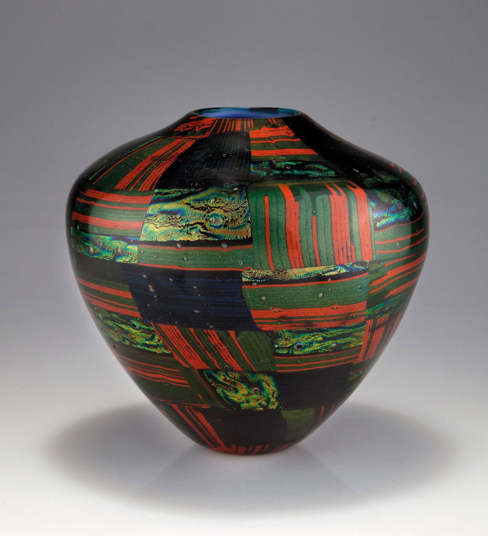Vase 'dicroico', 1999: Michele Burato. 'Dicroico' vase, 1999. H. 20 cm. Cased glass, opaque blue with fused rectangular platelets in green and red with aventurin, in places dichromatic glass of several very thin layers shim