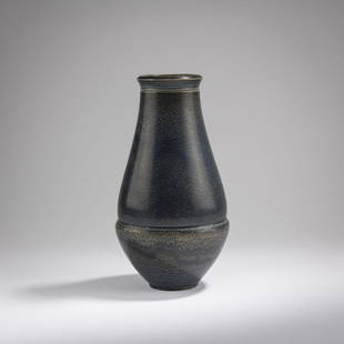 Henry van de Velde, Vase, 1902: Henry van de Velde, Vase, 1902, H. 25.5 cm. Made by Reinhold Hanke, H&ouml;hr. Stoneware, dark blue high firing glaze. Marked: Artist's signet (embossed), Hanke (incised)., F&ouml;hl/Neumann, Henry va