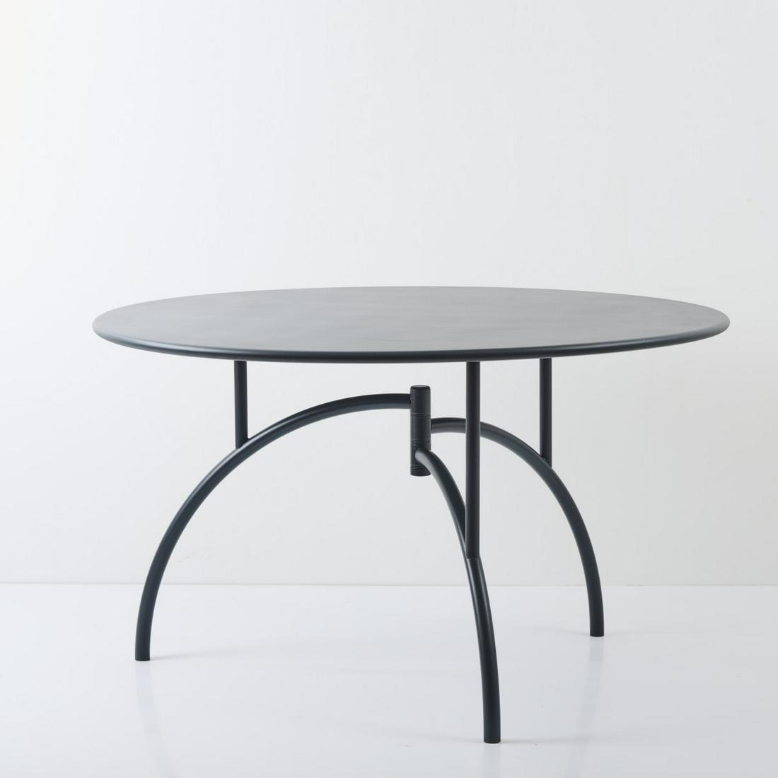 Philippe Starck, 'Tippy Jackson' table, 1982: Philippe Starck, 'Tippy Jackson' table, 1982, H. 71 cm, Ø 118 cm. Made by Driade Aleph, Caorso. Tubular metal, sheet metal, painted anthracite gray. Marked: manufacturer sticker., Leaflet Driad
