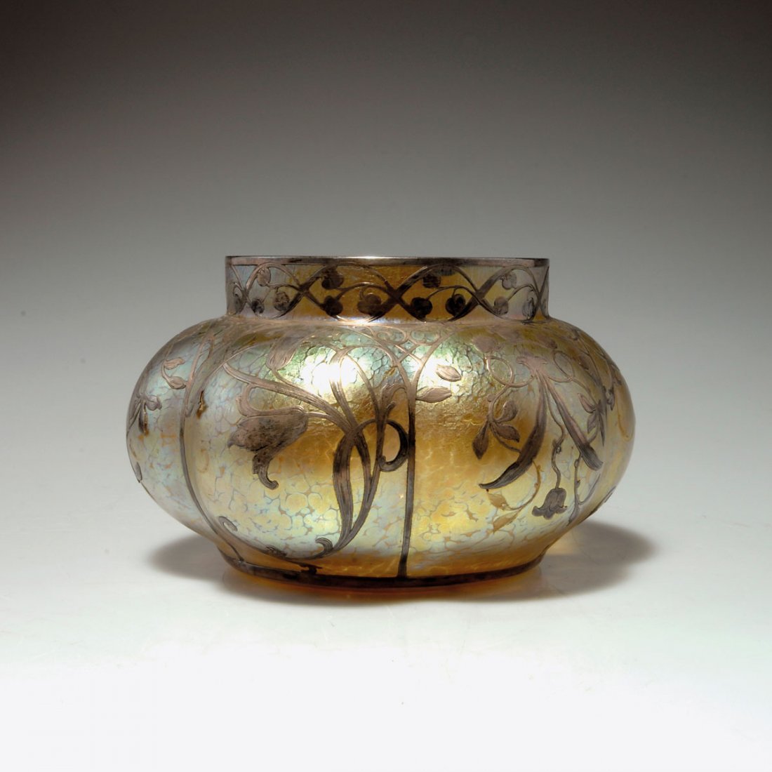 Phänomen-Vase mit Silberauflage, um 1900: Loetz, Klostermühle. Phänomen vase with silver overlay, c1900. H. 13 cm. Clear glass, dense Papillon pattern, silver-yellow ground, 'candia Silberiris', matt mother-of-pearl lustre, floral silver ov