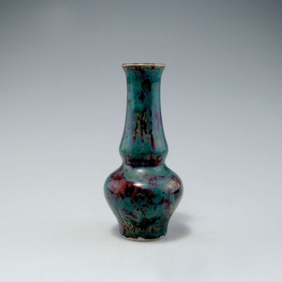 Vase, um 1905: Pierre Adrien Dalpayrat, Bourg-la-Reine. Vase, c1905. H. 13 cm. Stoneware, oxide glaze in oxblood red and green. Marked: Dalpayrat, 903.