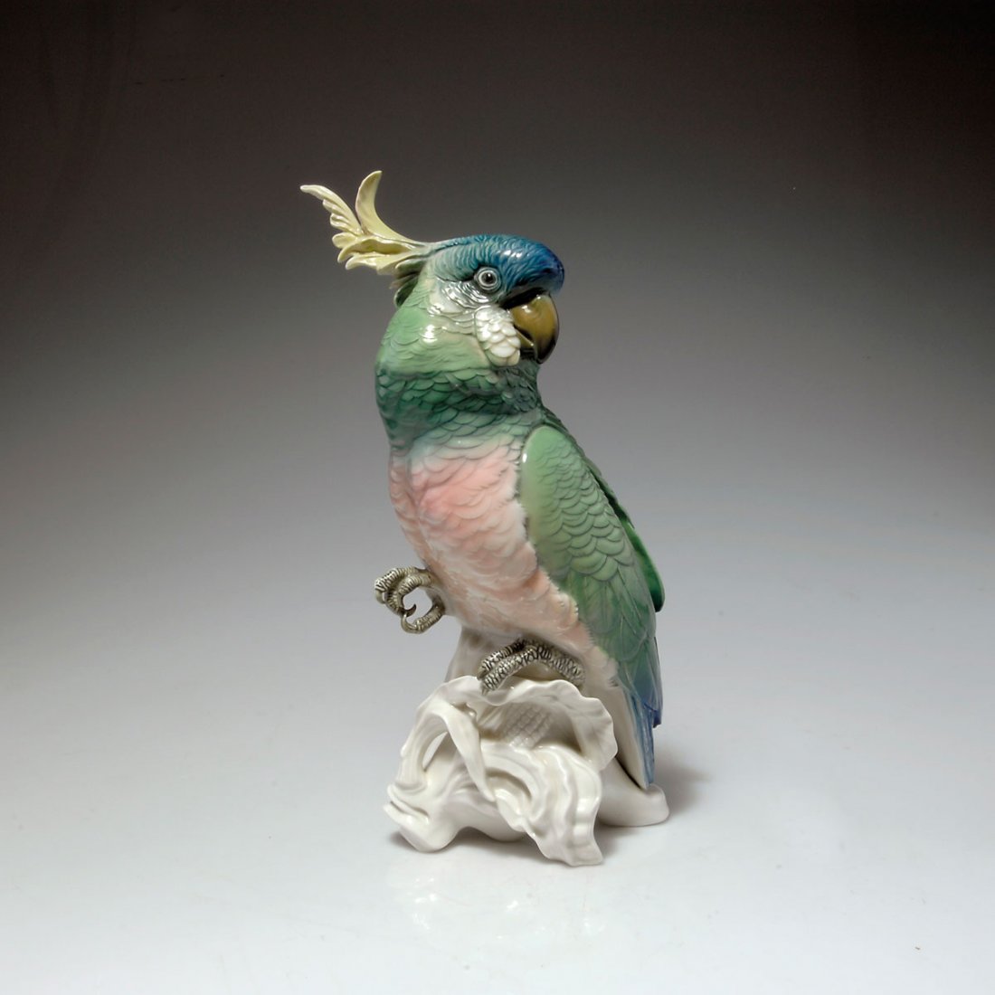 Kakadu, um 1919: Karl Ens, Volkstedt. Cockatoo, c1919. H. 31.5 cm. Porcelain, white, glazed, underglaze in green, blue, pink and grey. Marked: Maker's mark, 4966 II.