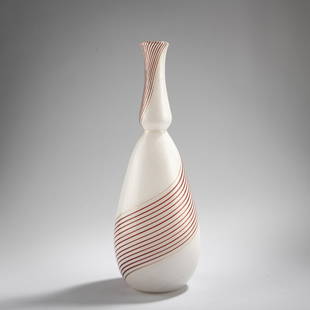 Dino Martens , 'Filigrana semplice' vase, 1954: H. 45 cm. Execution: Aureliano Toso. Cased glass, colorless with fused threads in white, red and aventurine. Literature: Cf. Marc Heiremans, Aureliano Toso, Stuttgart 2016, p. 68 ff. (decor).