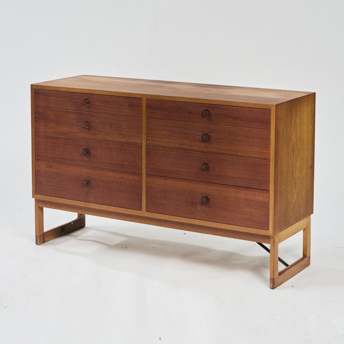 Børge Mogensen, 'Øresund' sideboard, c. 1955: H. 84 x 134.5 x 47 cm. Made by Karl Andersson & Soner, Husqvarna. Wooden box construction, oak wood, teak- and oakwood veneer. Marked: branding Made in Sweden. Literature: Müller, Bør