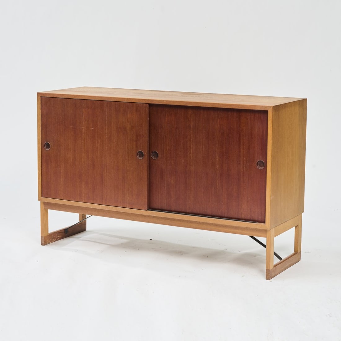 Børge Mogensen, 'Øresund' sideboard, c. 1955: H. 84 x 134.5 x 46 cm. Made by Karl Andersson & Soner, Husqvarna. Wooden box construction, oak wood, teak- and oakwood veneer, partially painted yellow and orange. Marked: branding Made in Sweden,