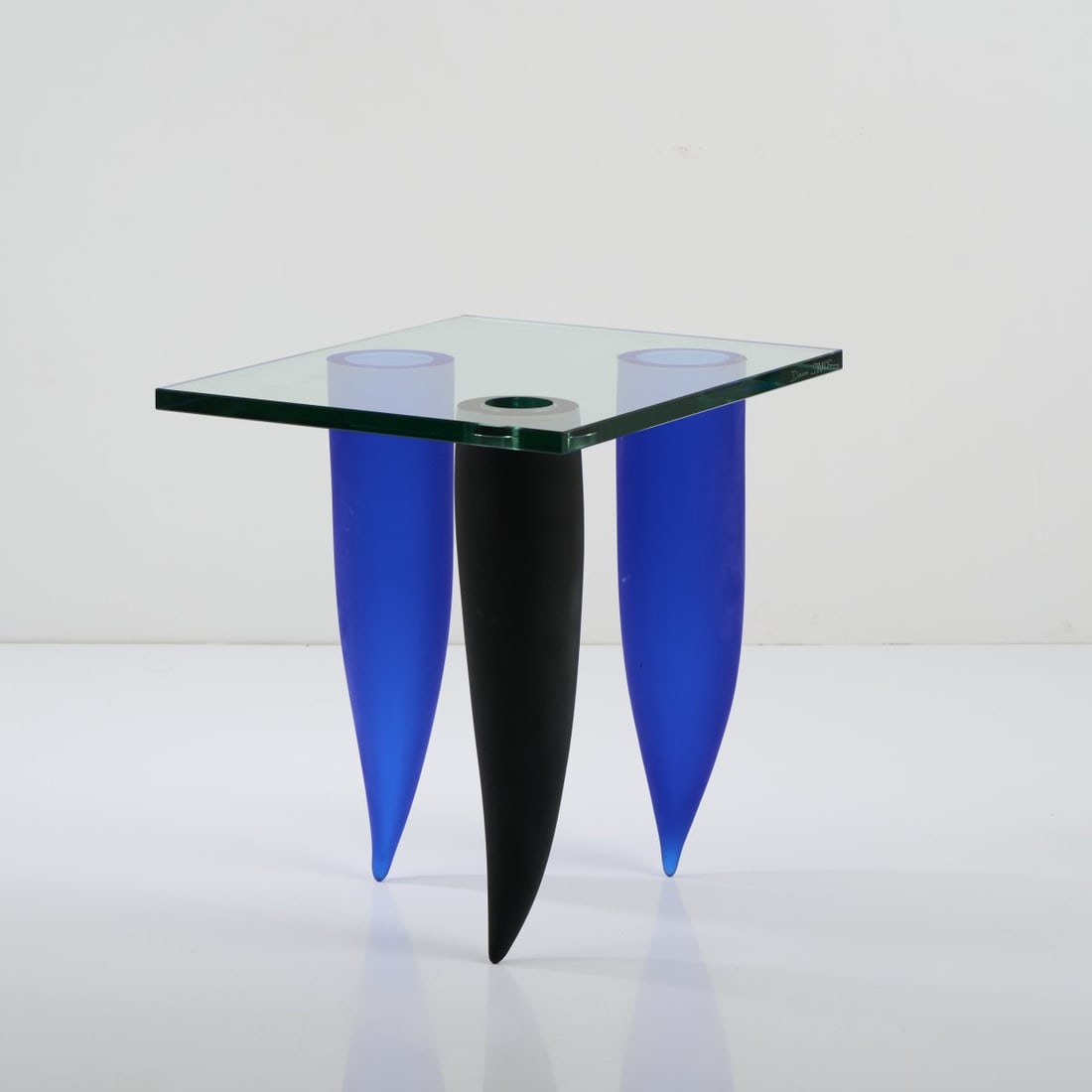 Philippe Starck , Coffee table 'Trois Étrangetés sous un Mur', 1988: H. 48 x 50 x 40 cm. Made by Daum Crystal, Nancy. Glass clear, dark blue and black, partially matted. Marked: DAUM STARCK 27/75 (engraved).
