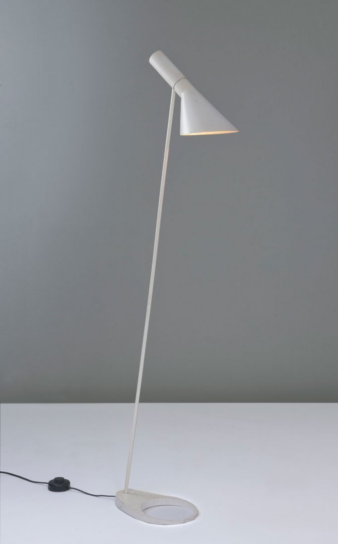 Arne Jacobsen. 'AJ' floor light: Arne Jacobsen. 'AJ' floor light, designed in 1957. H. max. 141 cm. Made by Louis Poulsen, Copenhagen. Brass tube and brass sheet, painted white. Marked: Number (embossed).