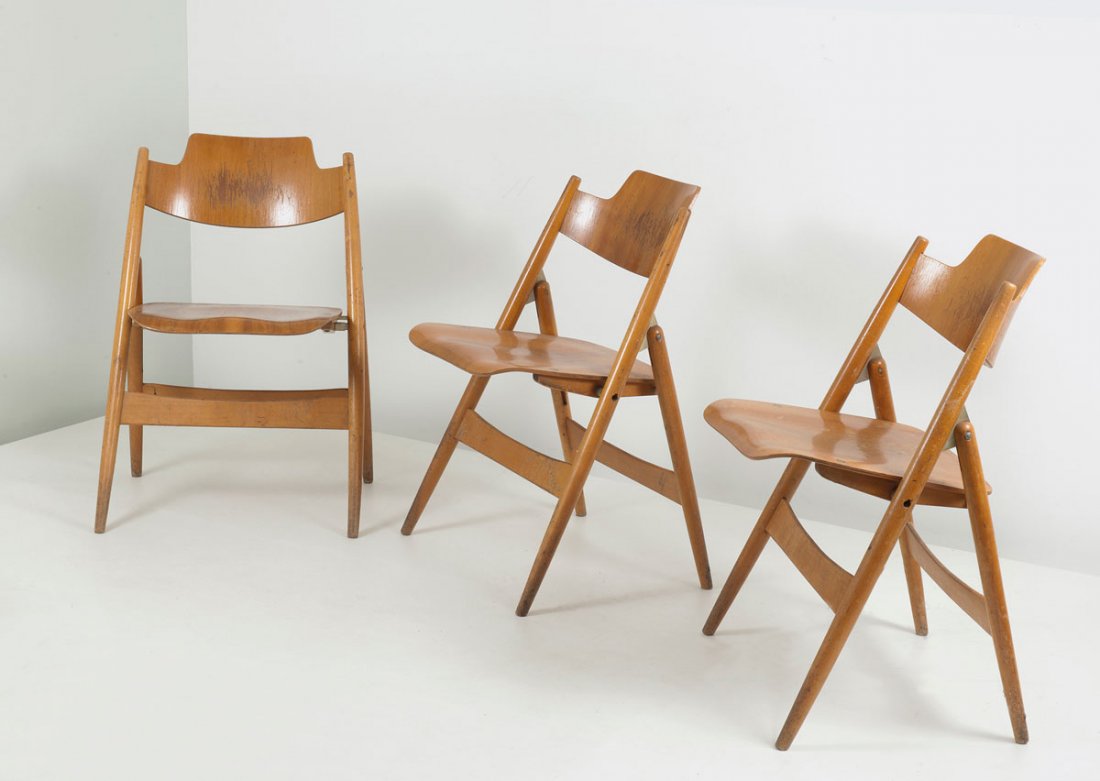 Egon Eiermann. Three 'SE 18' folding chairs: Egon Eiermann. Three 'SE 18' folding chairs, designed in 1953. H. 77 x 53 x 49.5 cm. Made by Wilde & Spieth, Esslingen. Beechwood, beech plywood.