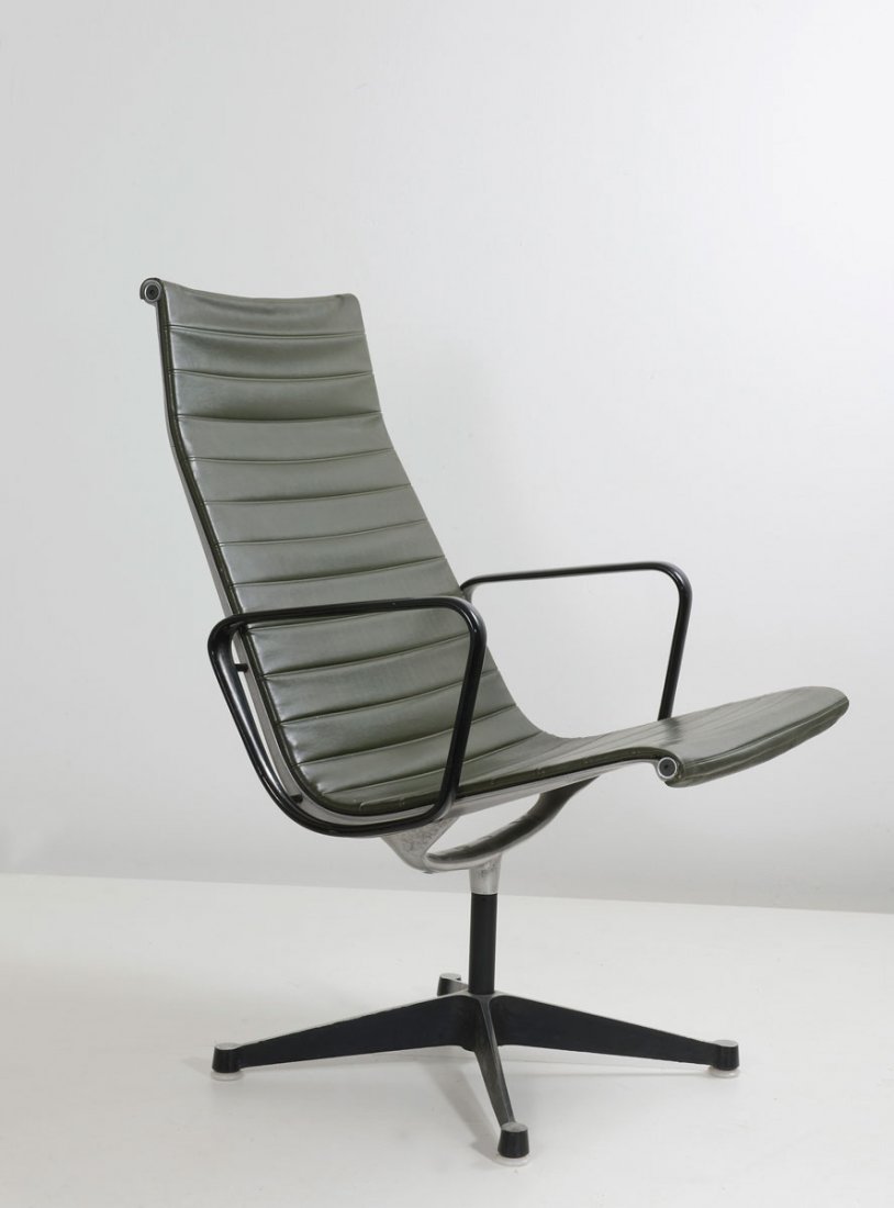Charles Eames. 'Aluminium group' chair: Charles Eames. 'Aluminium group' chair, designed in 1958. H. 87.5 x 63 x 68 cm. Made by Herman Miller, Zeeland. Aluminium, partly painted black, dark green naugahye.