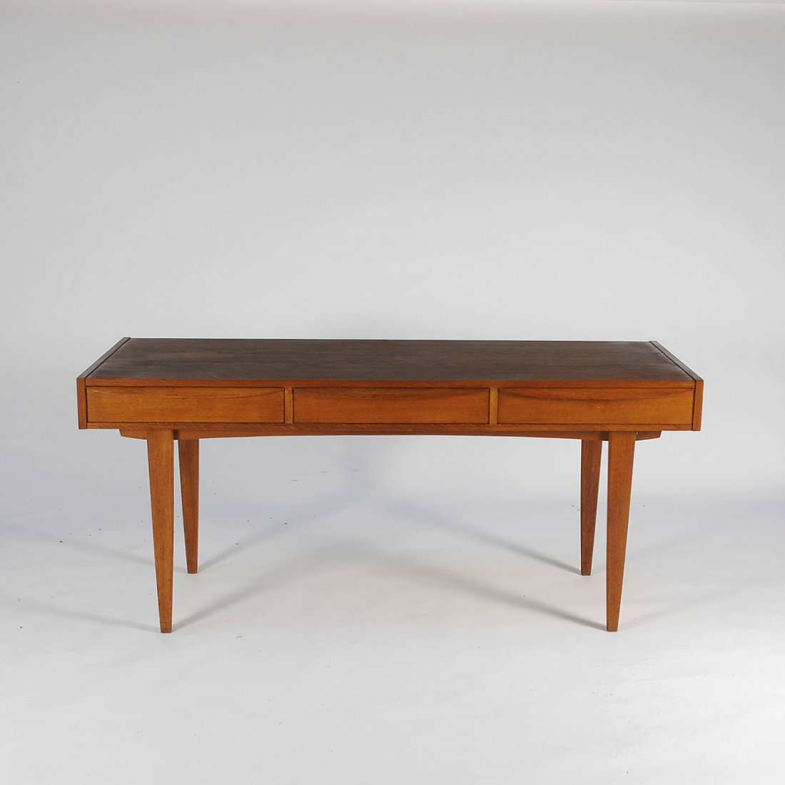 Franz Ehrlich. 'Type 602' writing desk: Franz Ehrlich. 'Type 602' writing desk, designed in 1957. H. 76.5 x 160 x 60 cm. Made by VEB Deutsche Werkstaetten, Dresden-Hellerau. Ashwood and ash veneer, stained dark. Marked: Maker's stamp (llegi