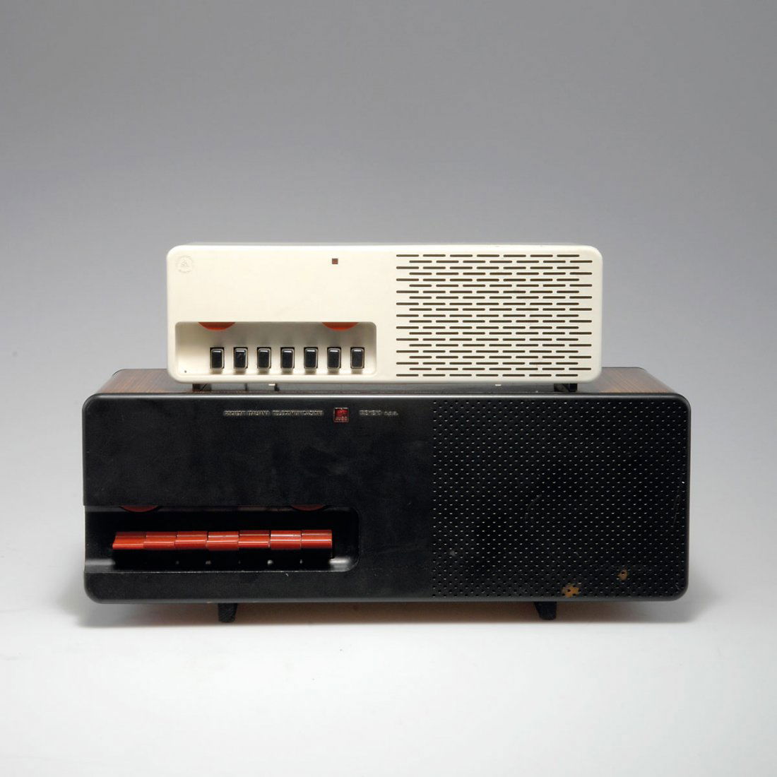 M. Zanuso; R. Sapper. 'Diffy' radio and another one: Marco Zanuso; Richard Sapper. 'Diffy' radio and another one, designed in 1960 resp. 1968. H. 10 x 27.8 x 12.2 cm resp. H. 19.7 x 39 x 19 m. Made by Siemens Italy, Milan. Plastic, white, red and black