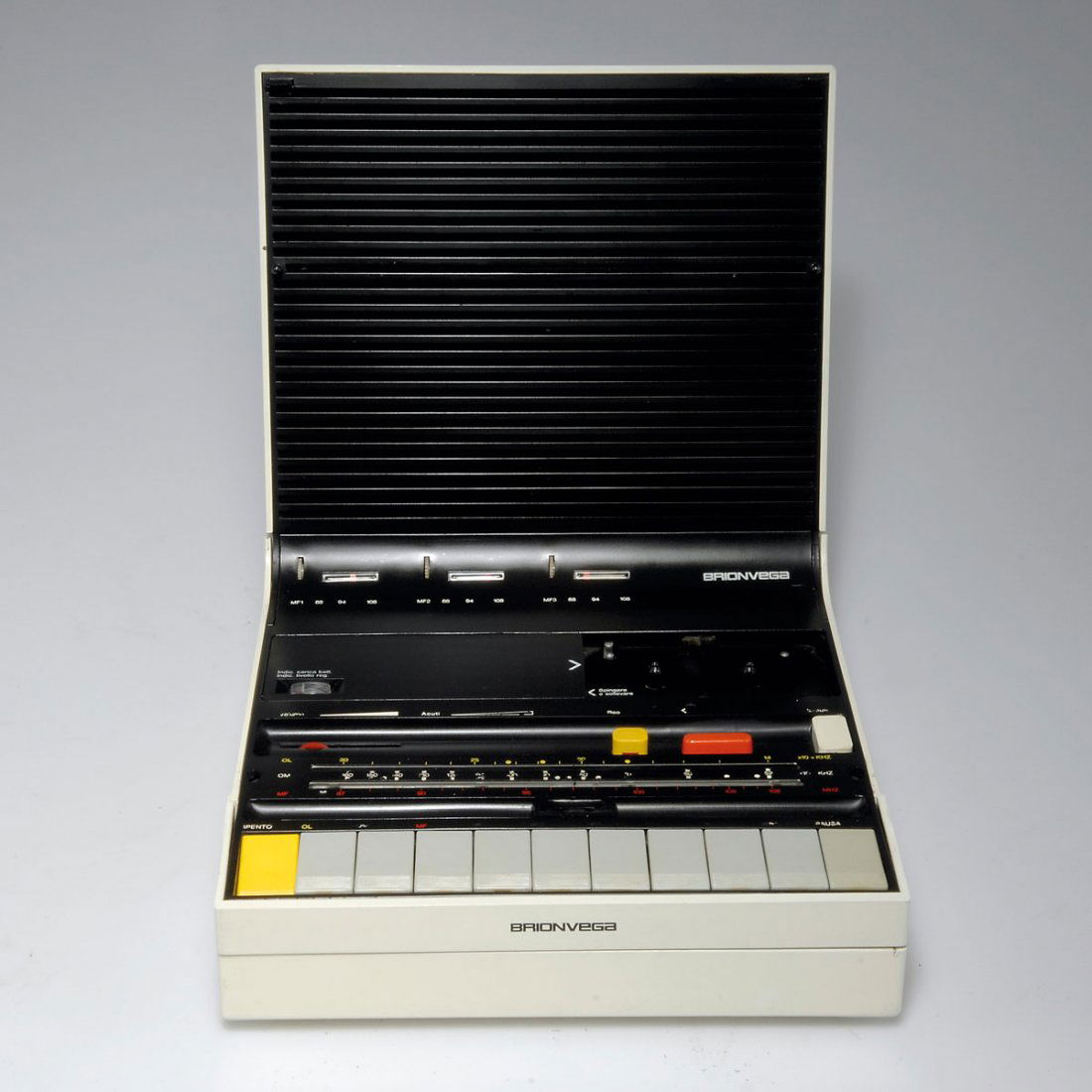 Richard Sapper. 'Soundbook': Richard Sapper. 'Soundbook', designed in 1974. H. 10.5 x 26.5 x 27 cm. Made by Brionvega, Milan. White and black plastic. Marked: Soundbook, BRIONVEGA, Radio televisione Milano, Modello depositato, ma