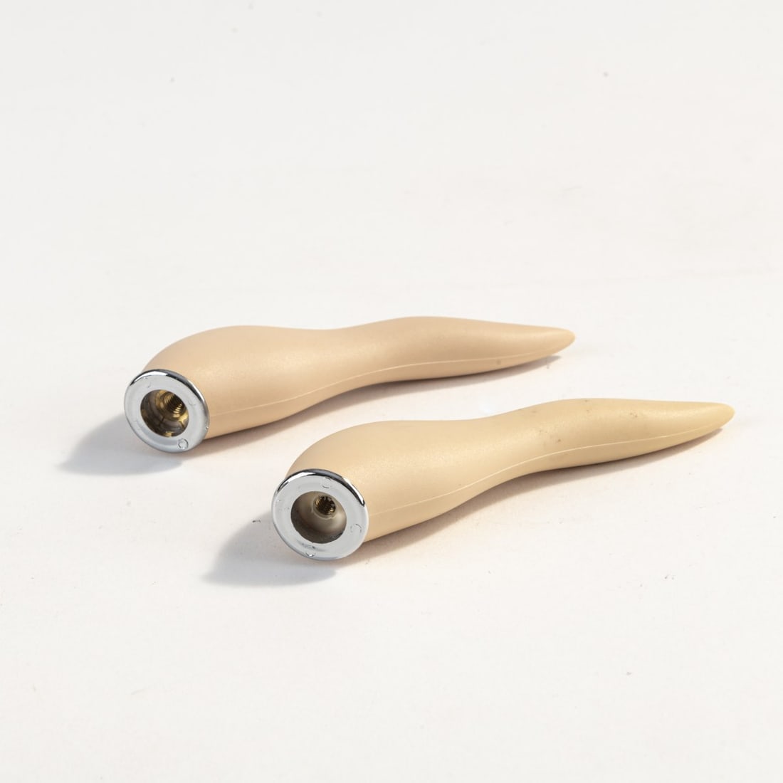 Philippe Starck, Two 'Haroun Vulcano' handles, 1990s: L. 10.5 cm. Made by Alessi, Crusinallo. Thermoplastic plastic, skin-colored, metal. Literature: Philippi (ed.), STARCK, Cologne 2000, p. 399.