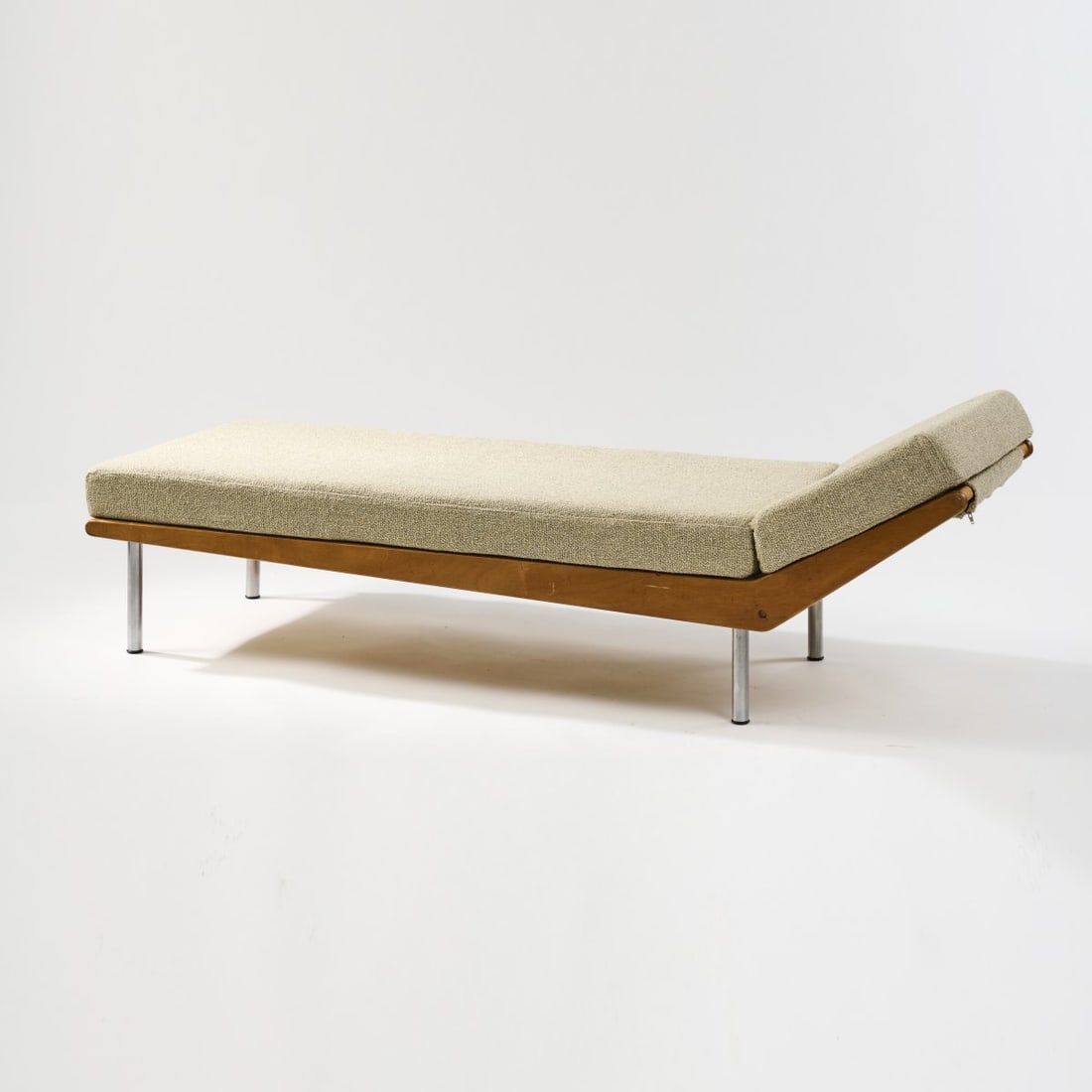 Cees Braakman, Rare day bed 'MB04', 1955: H. 60 x 67 x 188.5 cm. Made by UMS Pastoe, Utrecht. Tubular metal, chrome-plated, birch wood, birch plywood, rubber straps, beige textile cover. Literature: UMS Pastoe Catalog 1957, np.