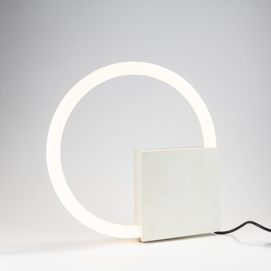 Aldo van den Nieuwelaar, 'TC 6' wall and table light, 1969: H. 40 x 40 x 5 cm. Made by Nila Lights, Tilburg. Sheet metal, painted white, neon tube. Marked: manufacturer's label. Literature: Exh. cat. Made in Holland, Cologne 1994, p. 82.