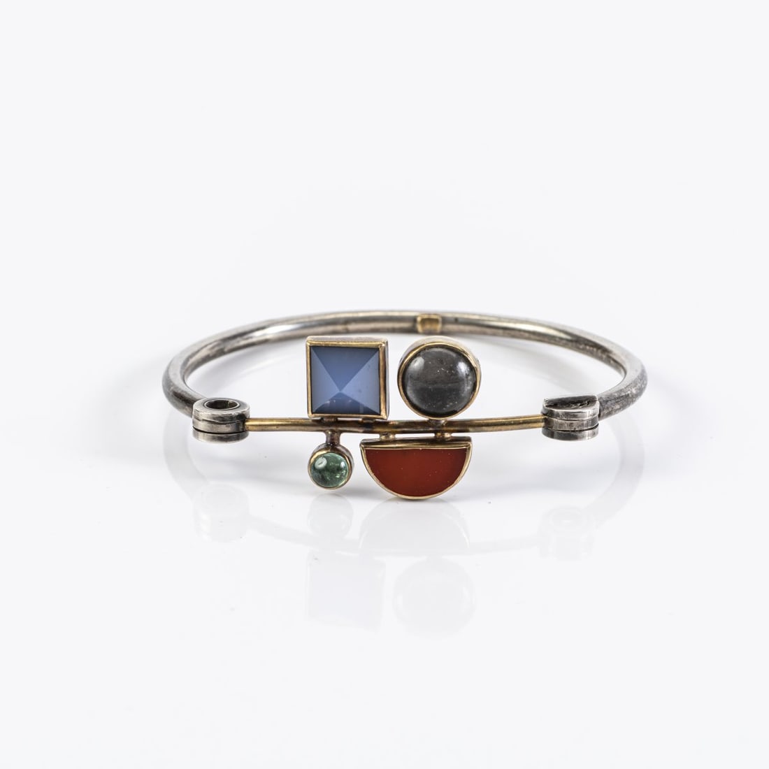 Gerd Rothmann (1941 Frankfurt/Main - lives in Munich), Bangle, 1960s: Silver, yellow gold, chalcedony, rock crystal, carnelian, chrysoprase. 21.82 grams. Ø 46-58 mm. Marked: artist's signet (embossed).