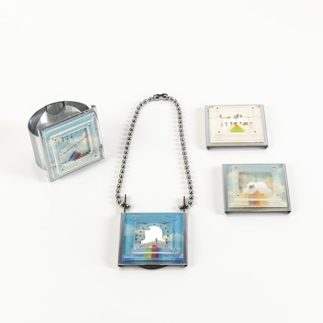 Gerd Rothmann (1941 Frankfurt/Main - lives in Munich), Bangle and necklace with interchangeable: Brass, chrome-plated, plexiglass, steel balls, paper. Bangle 80.67 grams. Ø 54-62 mm; Necklace 63.03 grams. Plates 60 x 60 mm each. Marked: Rothmann, numbering (engraved). Literature: Cf. Gerd