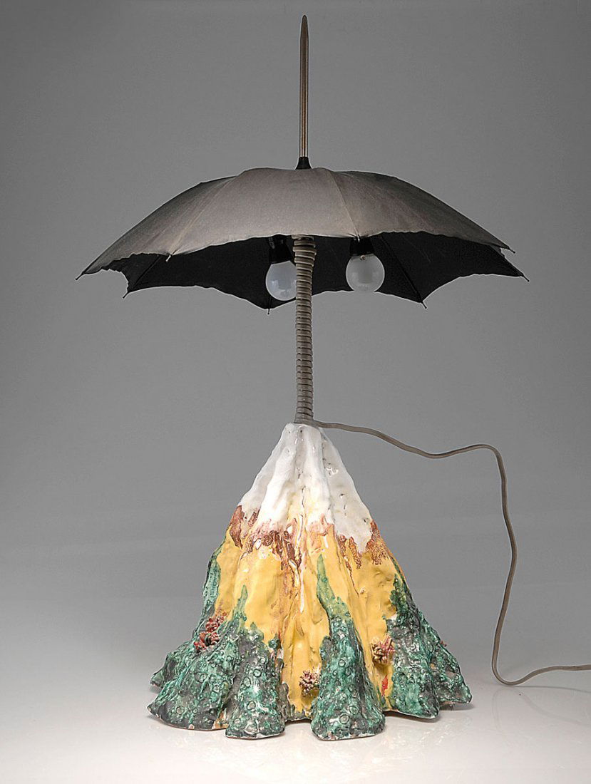 'Paramount' table light, 1979: UFO (Lapo; Binazzi). 'Paramount' table light, 1979. H. 79 cm; D. 53 cm. Made by Alchimia, Milan. Faience, white, brown, yellow green and red, umbrella with black fabric.