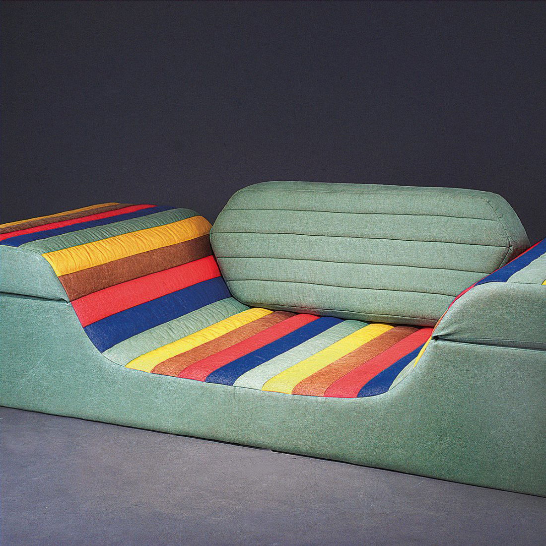 'Mecum Tecum' sofabed, 1972: Burkhard Vogtherr; Otto Piene. 'Mecum Tecum' sofa bed, 1972. H. 50 x 199 x 88 cm; pad: H. 38 x 25 x 99 cm. Made by Rosenthal, Espelkamp. Foam upholstery with rainbow-coloured cotton cover (designed by