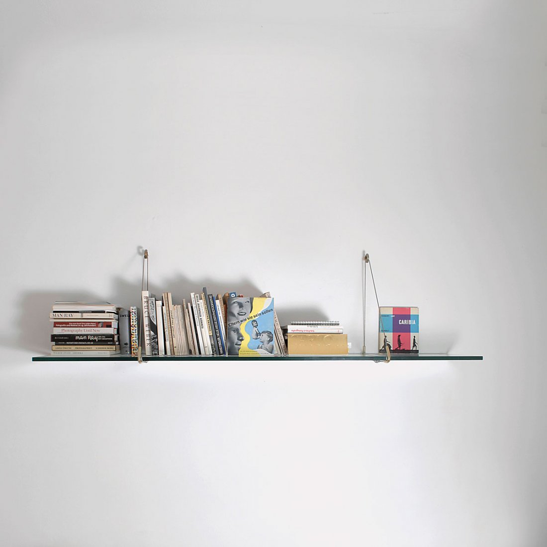 Unicum wall shelf, 1986: Jan Roth. Unicum wall shelf, 1986. H. 55 x 209 x 44 cm. Steel ropes, plastic, clear glass.