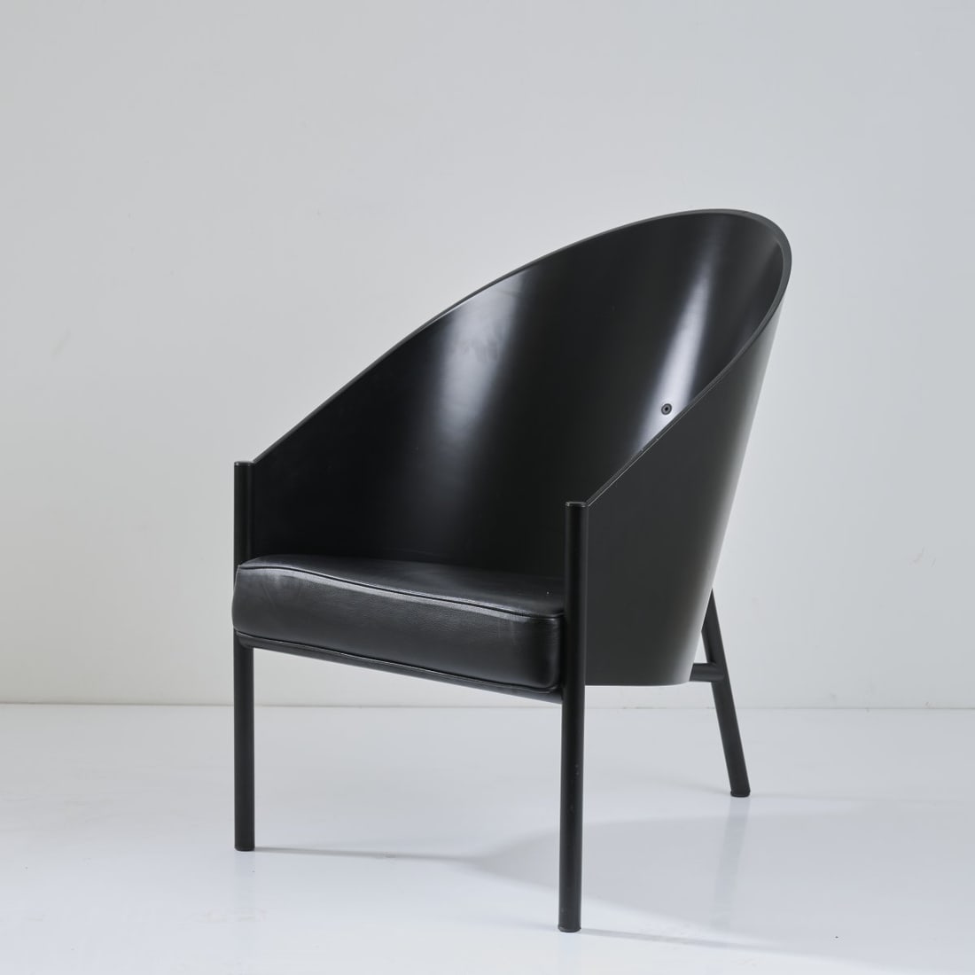 Philippe Starck , Armchair 'Pratfall', 1983: H. 86.5 x 62 x 72 cm. Made by Driade Aleph, Milan. Plywood, painted black, black artificial leather, tubular metal, painted black. Marked: manufacturer's sticker.