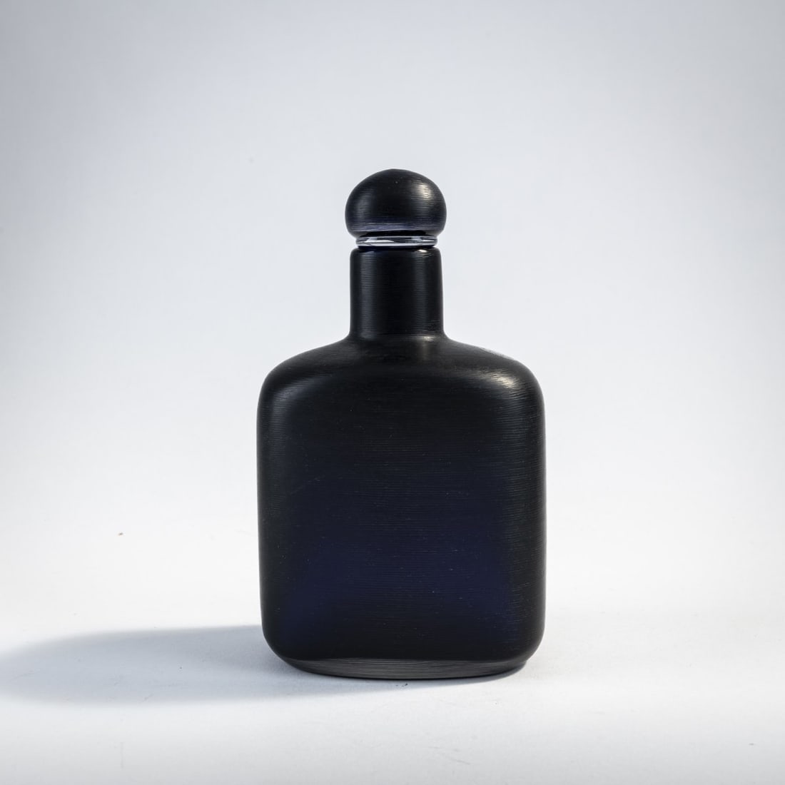 Paolo Venini , Bottle with stopper 'Inciso', 1956/57 (1 of 3)
