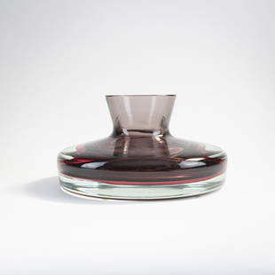 Mario Pinzoni, 'Sommerso' vase, c. 1963: H. 13.5 cm; Ø 24 cm. Execution: Seguso Vetri d'Arte. Cased glass, clear, gray red.