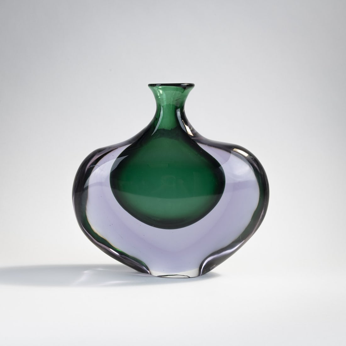 Antonio Da Ros, 'Sommerso' vase, c. 1960: H. 22 cm. Execution: Gino Cenedese. Cased glass, colorless, violet and green.