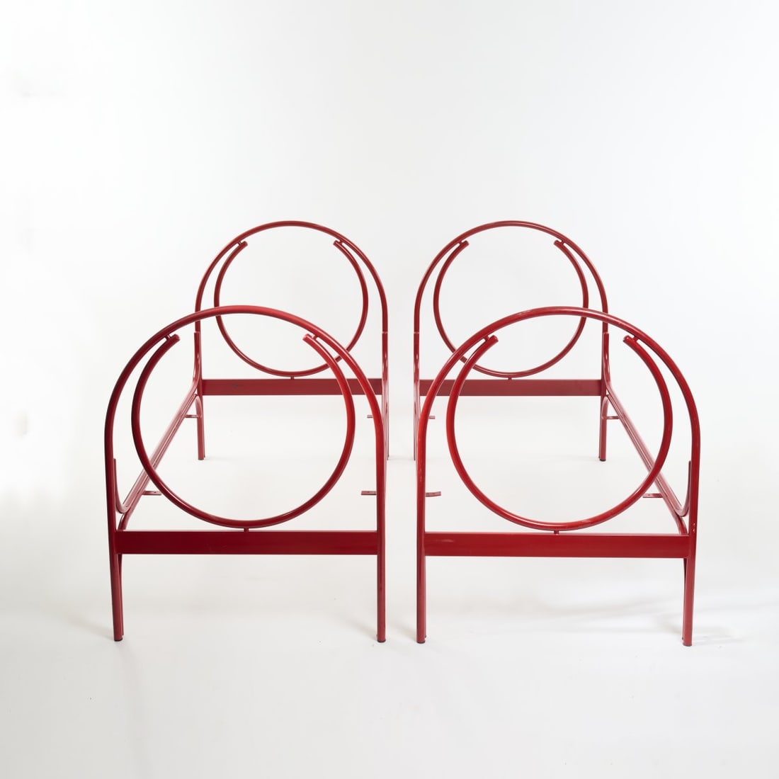 Cini Boeri, Two beds, 1965: H. 115 x 201 x 91 cm. Made by Sarno, Italy. Metal tube, sheet metal, painted red.