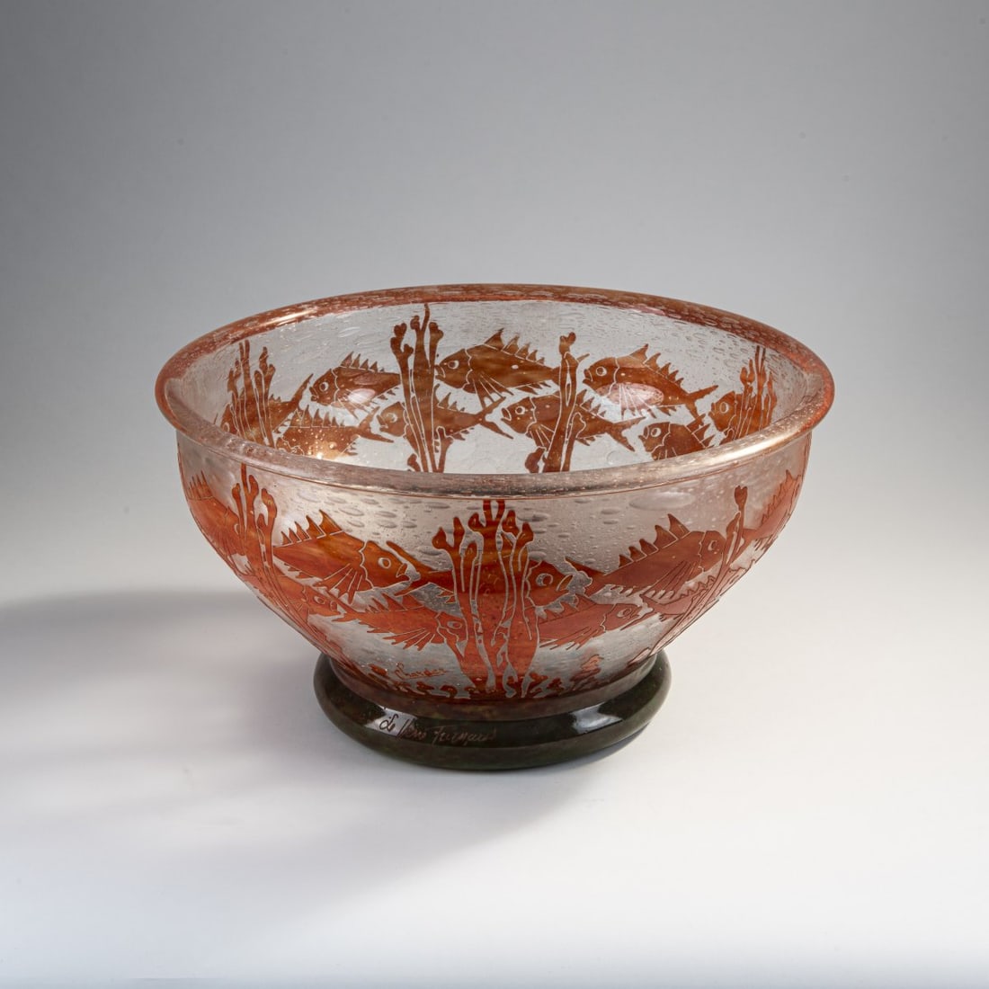 Schneider, Epinay-sur-Seine, Huge centerpiece 'Poissons', 1927-29: H. 22.5 cm, Ø 42 cm. Colorless, bubbly glass, orange enamel fusion. Etched decoration with fish. Base with green and pink powder inclusions. Signed: Charder (raised), Le Verre Français (