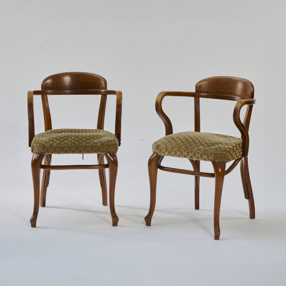 Adolf Loos (presumed), Two armchairs '6151', c. 1913: H. 81.5 cm, 53.5 x 55.5 cm. Execution: Thonet, Vienna. Bent beech wood, beech plywood, green-brown textile upholstery. Marked: Manufacturer's stamp and label. Literature: Cf. Ottillinger, Adolf Loos,