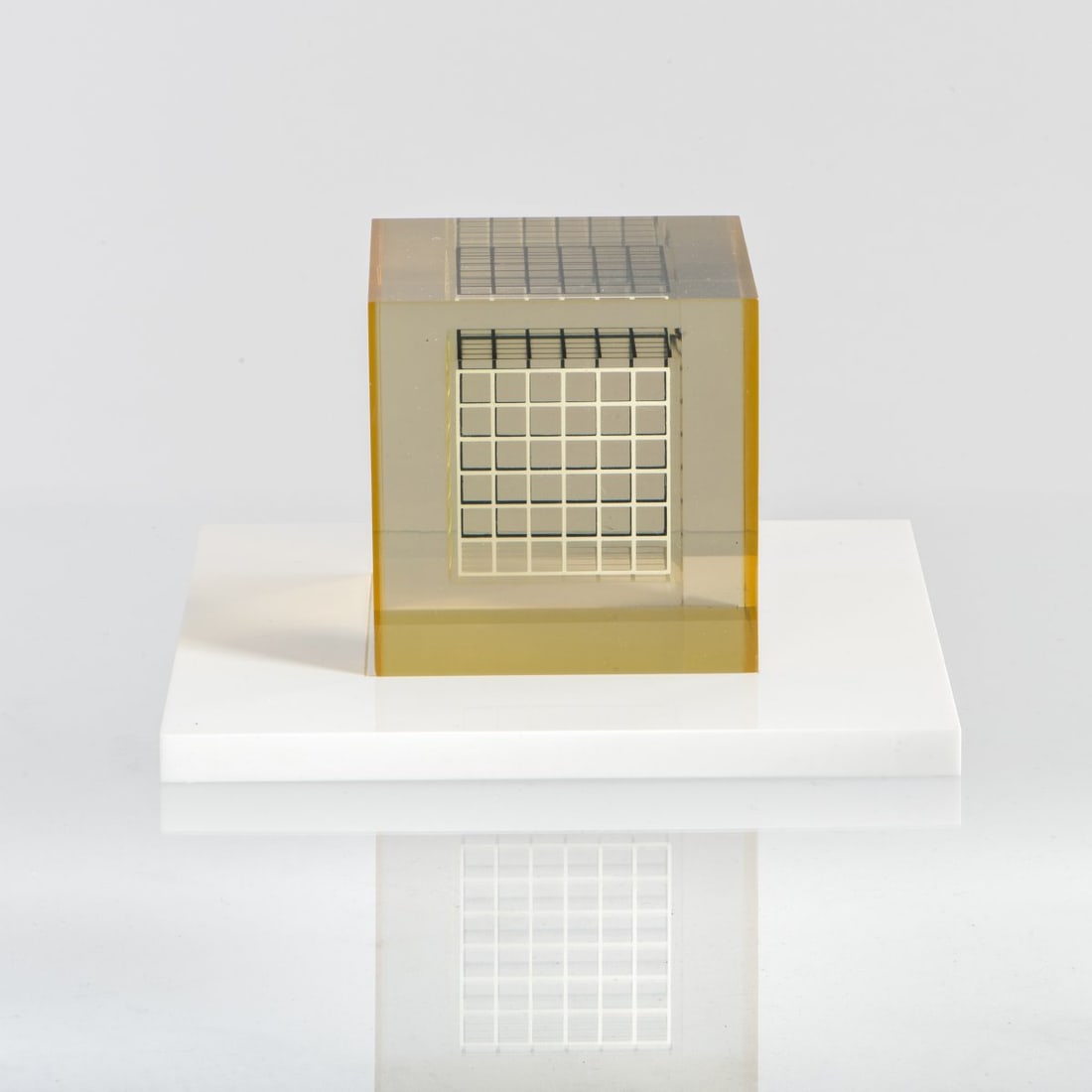 Enzo Mari, 'Deformazione ottico-dinamica - cubo, serie a reticolo L', 1959-63 (1 of 2)