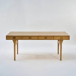 Nanna Ditzel, Desk '93', 1952: H. 71 x 175 x 75 cm. Made by Søren Willadsen Furniture, Vejen, Denmark. Wooden box construction, oak and oak veneer. Marked: manufacturer's sticker. Literature: Hansen/Petersen, Den Store Dans