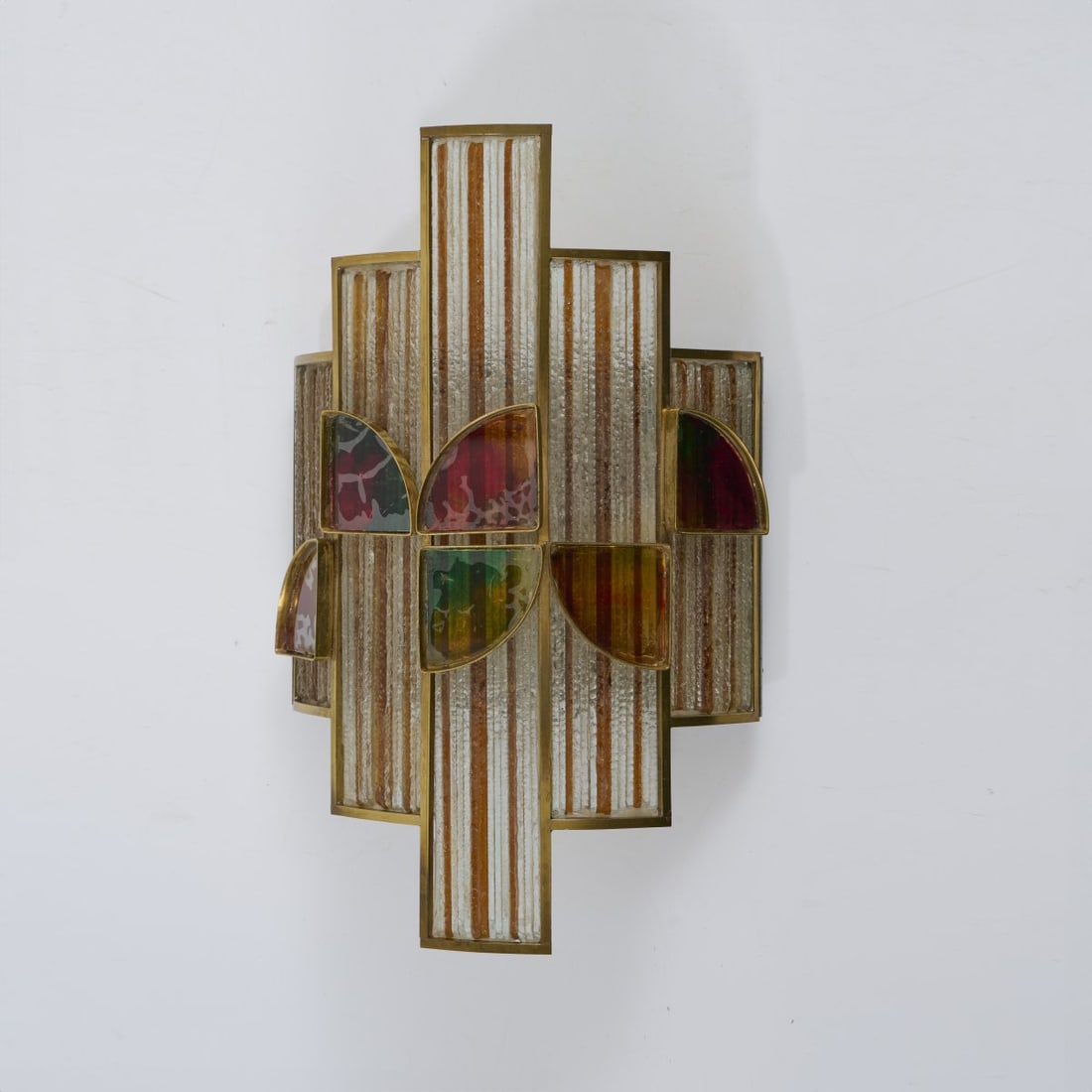 Albano Poli, Wall light, 1960s: H. 40 x 26 x 10 cm. Made by Poliarte, Verona. Sheet metal, sheet brass, glass, clear and amber, acrylic glass, polychrome.