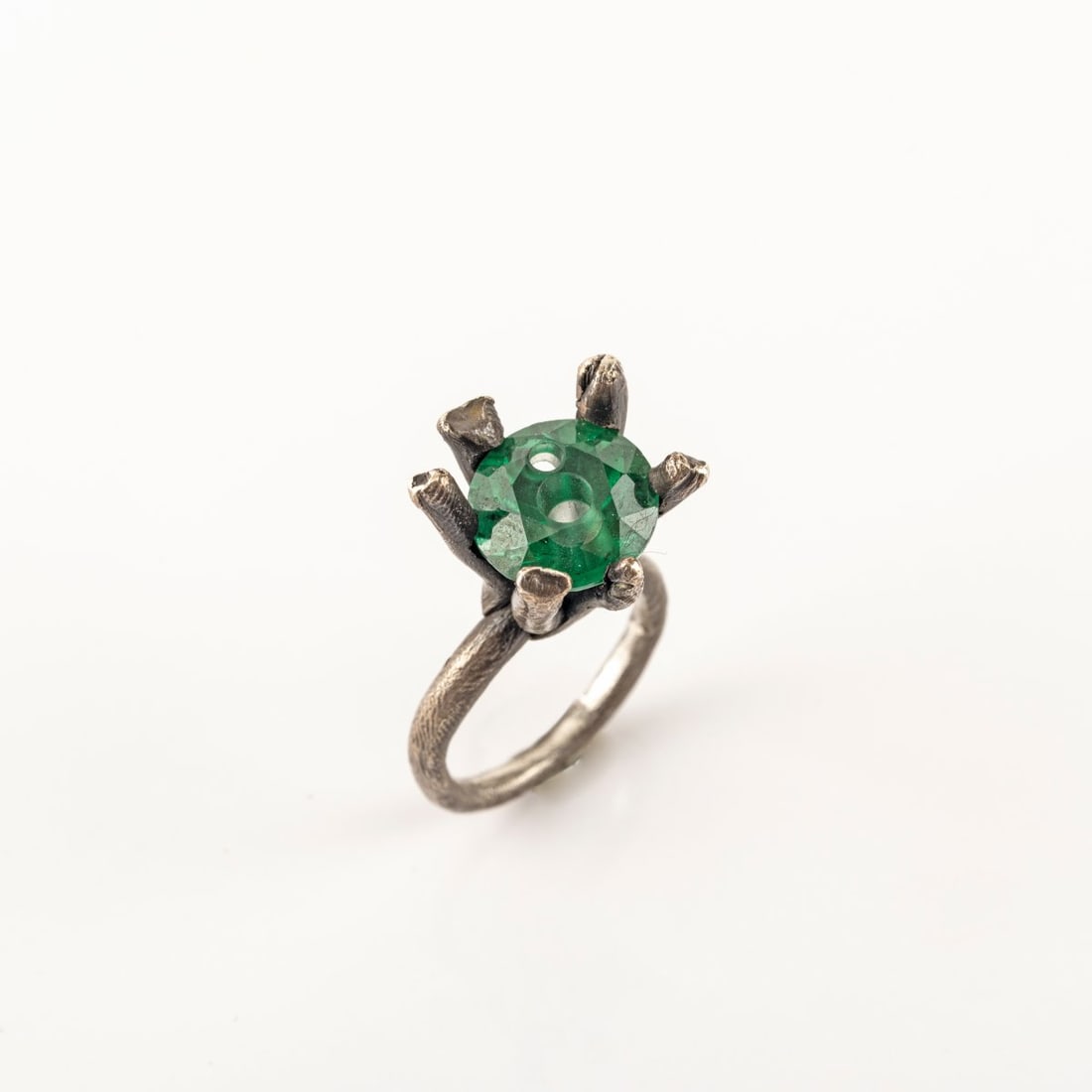 Karl Fritsch (1963 Sonthofen - lives in Wellington), Ring, 2008: Silver, synthetic spinel. 10.44 grams. Ring size 56.
