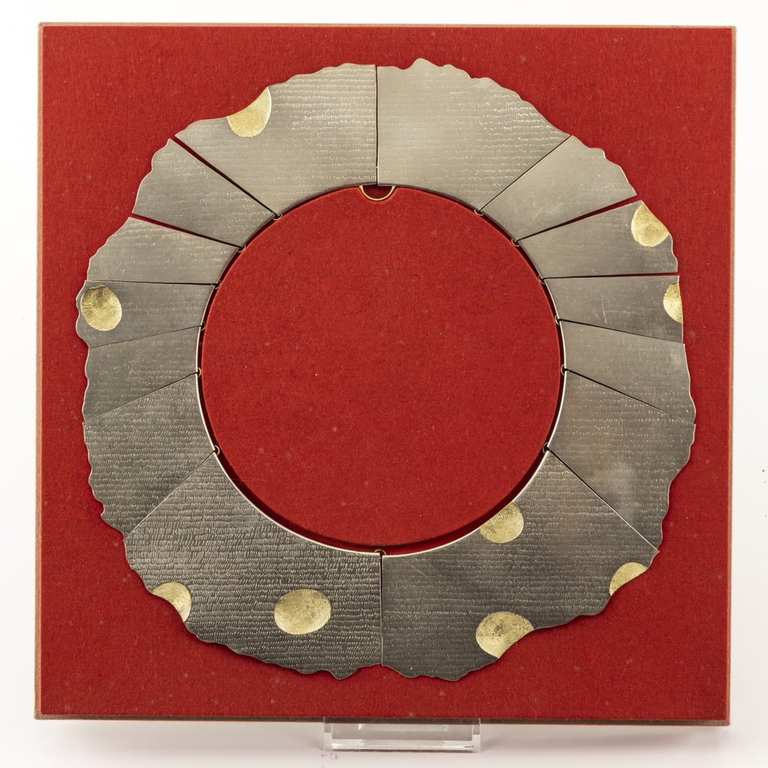 Gerd Rothmann (1941 Frankfurt a. M. - lives in Munich), Necklace 'Bube Dame König Ass', 2013: Silver, yellow gold. 148.95 grams. Ø 240 mm. Marked: Rothmann 2013 (engraved).