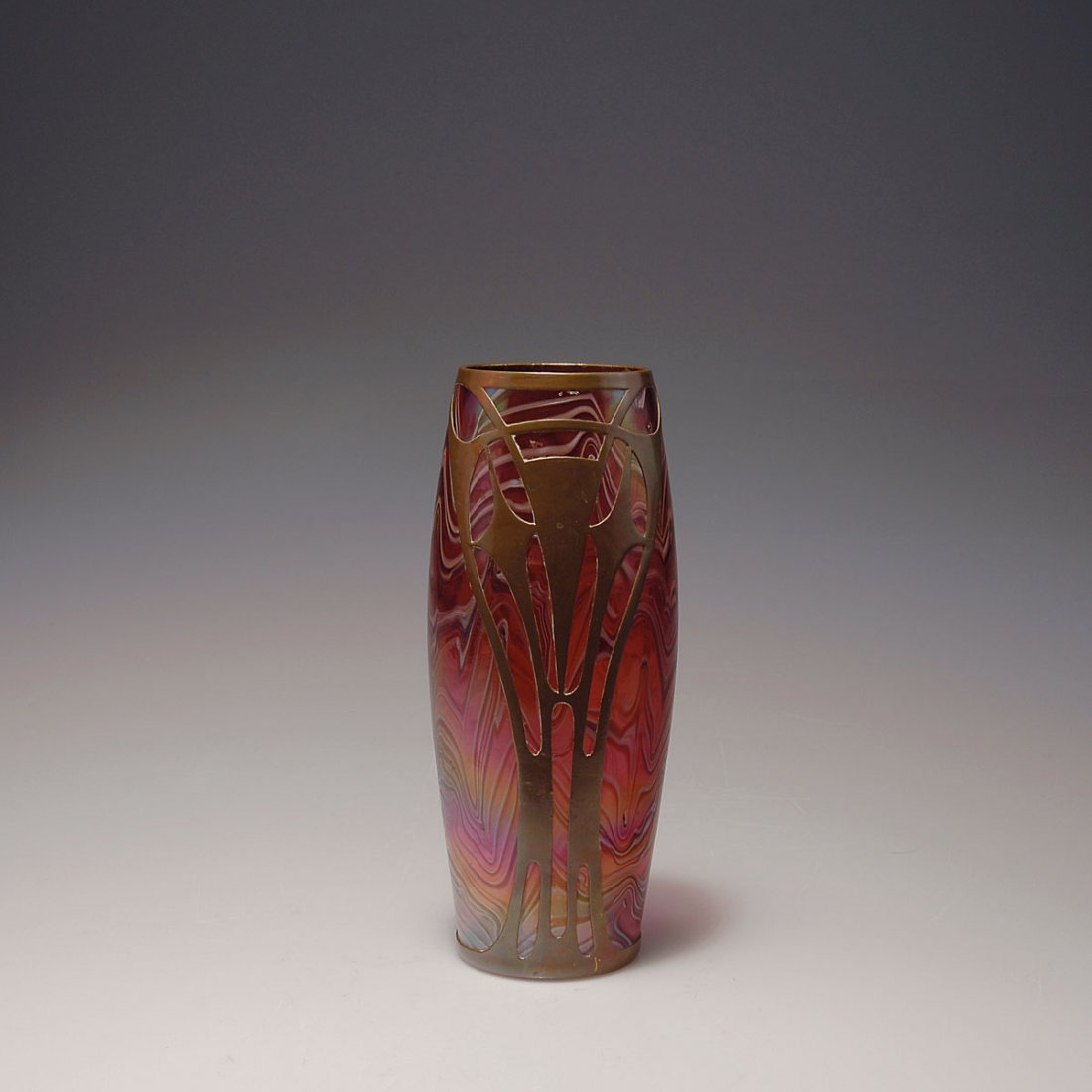 Vase, 1900-10: Bohemia. Vase, 1900-10. H. 21 cm. Red glass, combed applied threads in white and silver-yellow, mother-of-pearl lustre, copper overlay.