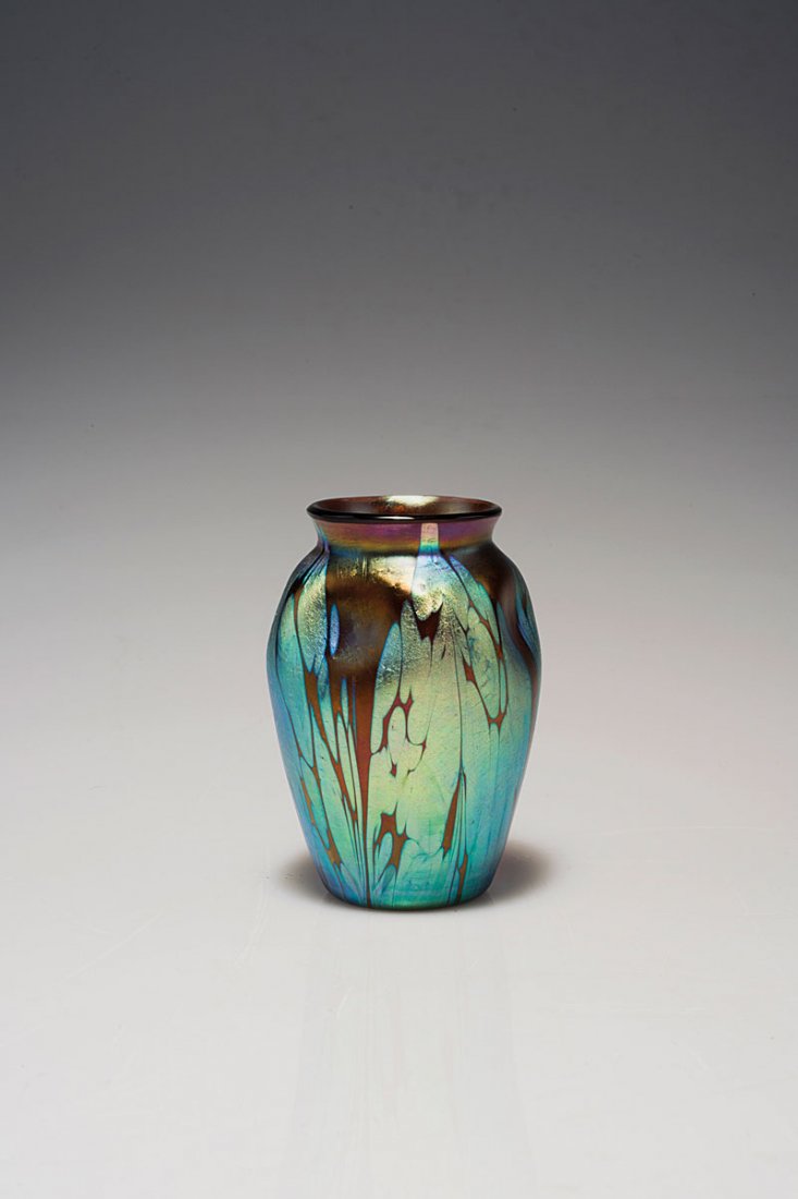 'Medici' vase, 1902: Loetz, Klostermuhle. 'Medici' vase, 1902. H. 11.3 cm. Cased glass, clear, marron, combed silver-yellow pattern, Medici, strong matt petrol lustre on bronze ground.