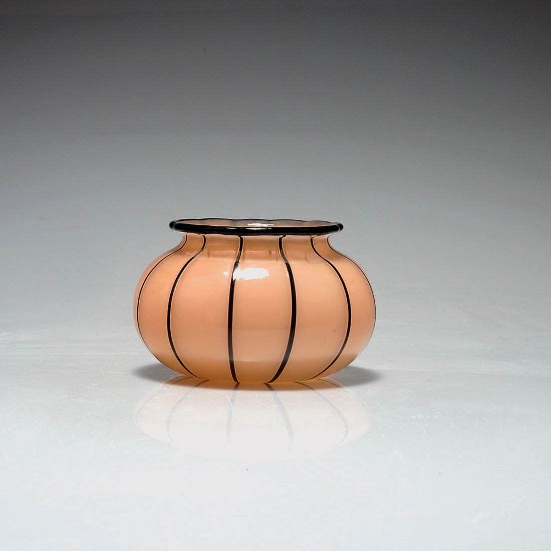 Vase, 1914-20: Loetz, Klostermuhle. Vase, 1914-20. H. 7 cm. Designed in the style of Michael Powolny. Cased glass, clear and pink white, black threads.