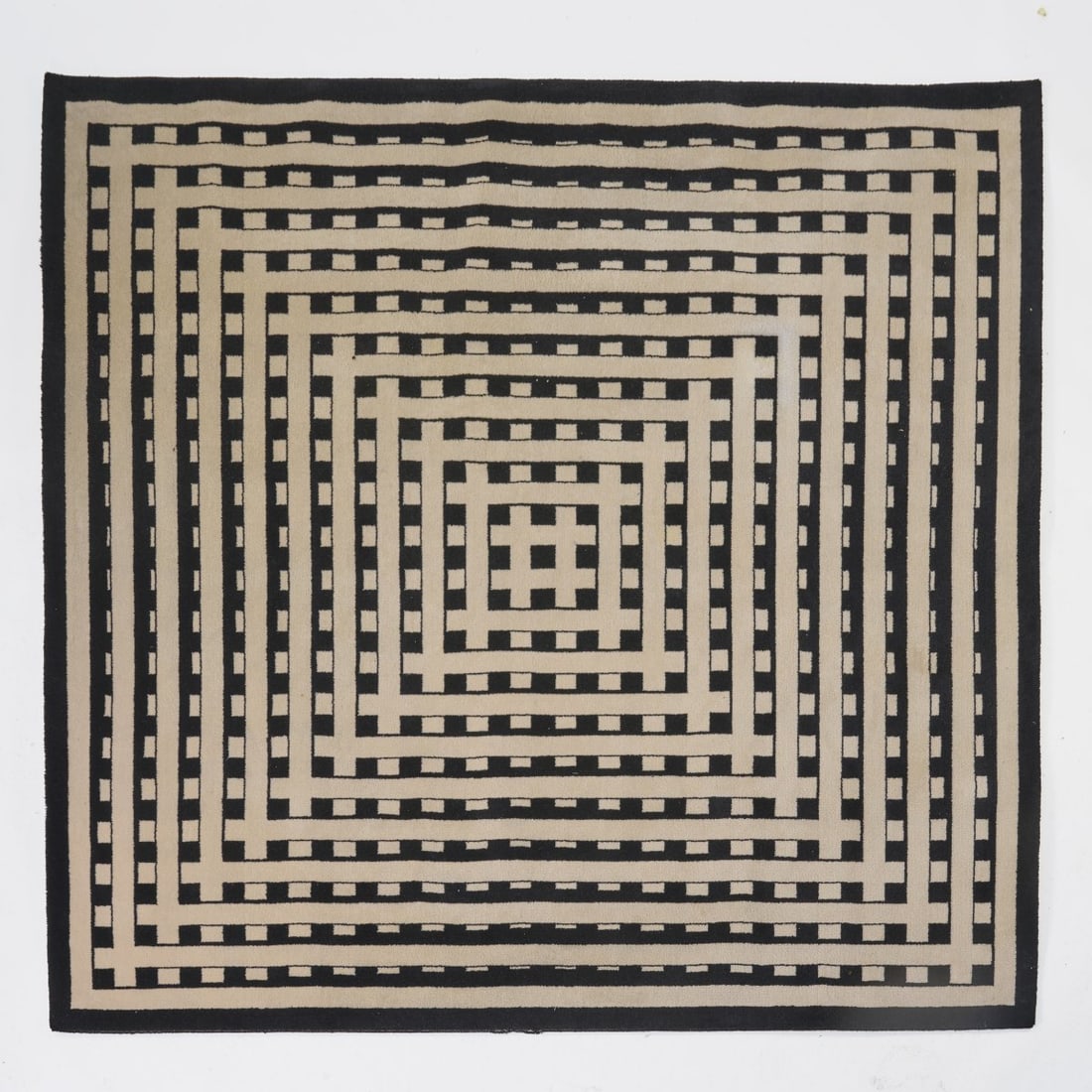 Marcello Morandini, Carpet, 1980s (design): 238 x 241 cm. Teppichfabrik Melchnau AG, Melchnau, Switzerland. Wool, black and white.