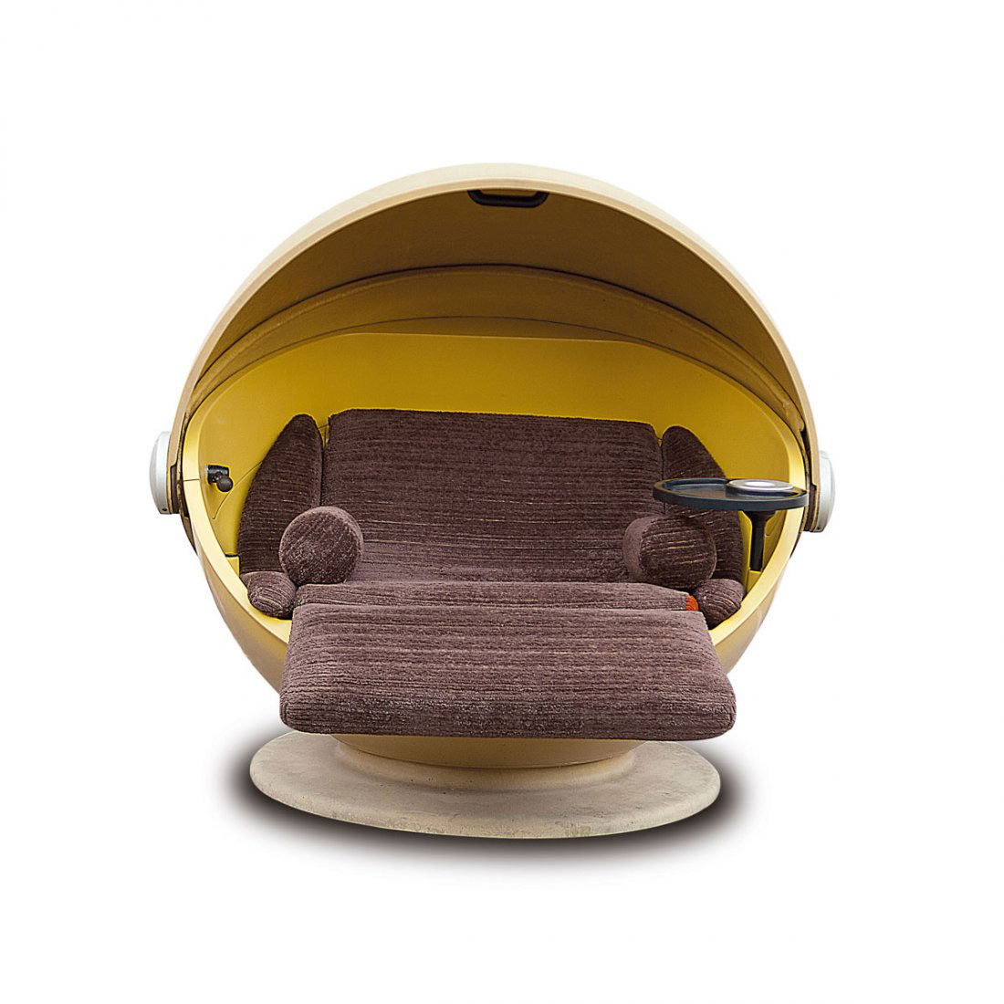 Large 'Sunball' lawn chair, 1969/71: Ferdinand Gunter Ris; Herbert Selldorf. Large 'Sunball' lawn chair, 1969/ 71. H. 155 x 160 x 170 cm. Made by Rosenthal, Selb. Polyester, reinforced with fiberglass, foam upholstery with cord cover.